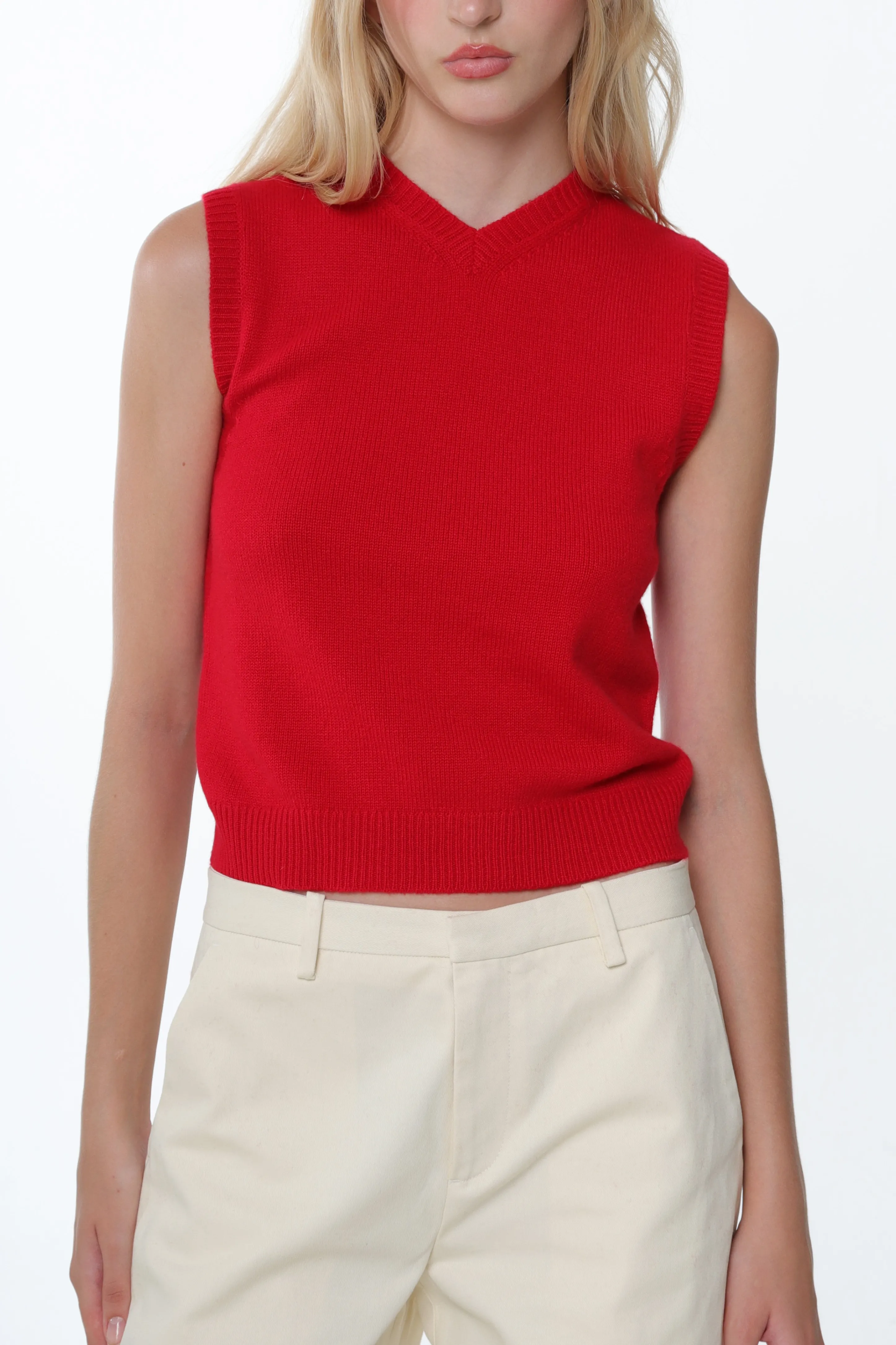 CASHMERE SHRUNKEN VEST IN RED